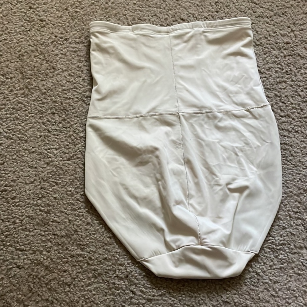 Shape Wear - Picture 2 of 3